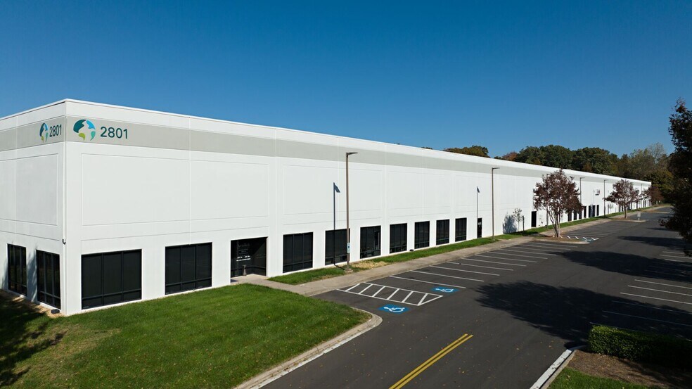 2700 N Hutchison-McDonald, Charlotte, NC à louer - Photo de l’immeuble – Image 1 sur 5