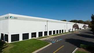 Plus de détails pour 2700 N Hutchison-McDonald, Charlotte, NC - Industriel/Logistique à louer