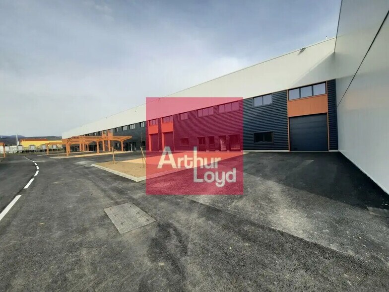 Local d’activités dans Clermont-Ferrand à louer - Photo de l’immeuble – Image 1 sur 9