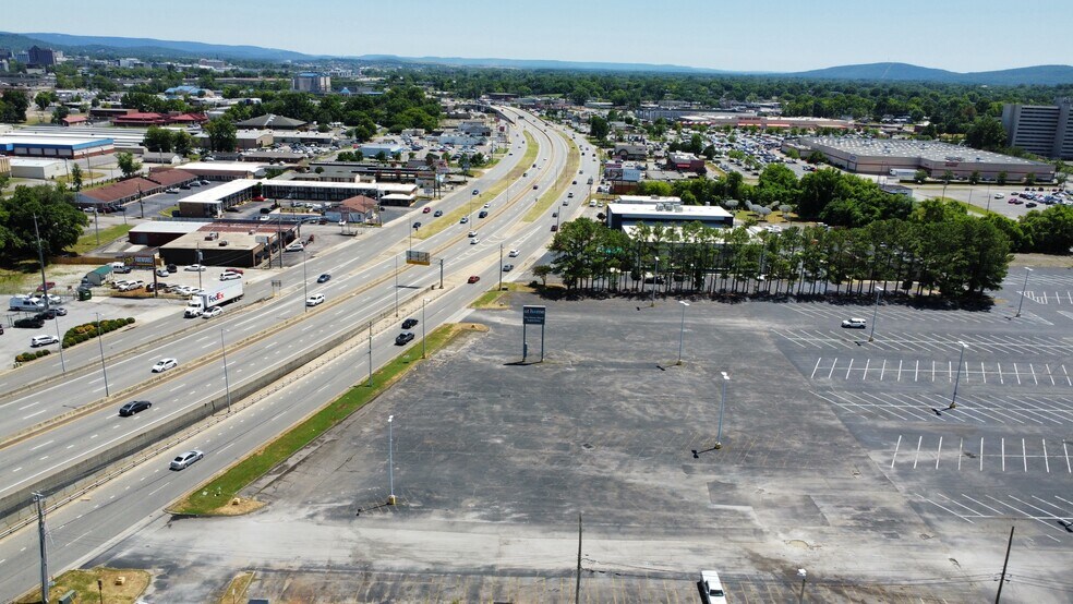 1401 Memorial Pky, Huntsville, AL à vendre - Photo de l’immeuble – Image 2 sur 8