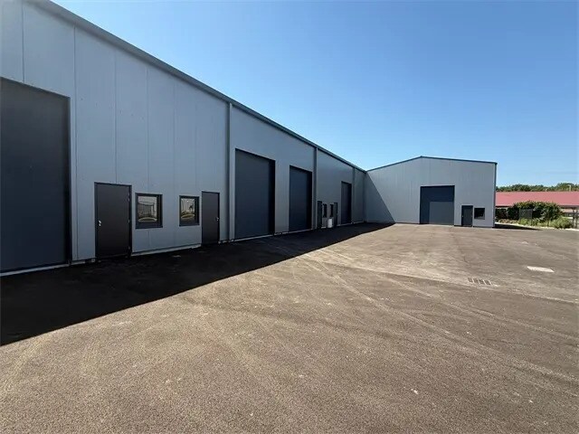 Industriel/Logistique dans Montagnat à vendre Photo de l’immeuble– Image 1 sur 5