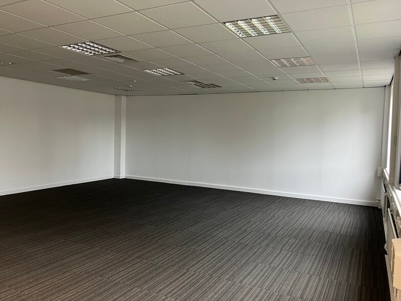 Avro Way, Manchester à louer - Photo de l’immeuble – Image 3 sur 11