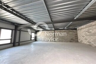 Plus de détails pour Local d'activités à louer