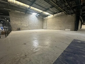 Local d’activités dans Villeron à louer Photo de l’immeuble– Image 2 sur 3