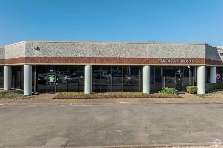 10610 Metric Dr, Dallas, TX à louer - Photo de l’immeuble – Image 3 sur 6