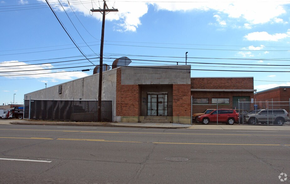 935-945 Brentwood Road NE portefeuille de 2 biens à vendre sur LoopNet.fr - Photo de l’immeuble – Image 2 sur 2