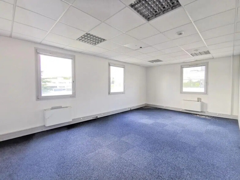 13 Rue Edison, Bron à vendre - Photo de l’immeuble – Image 2 sur 6