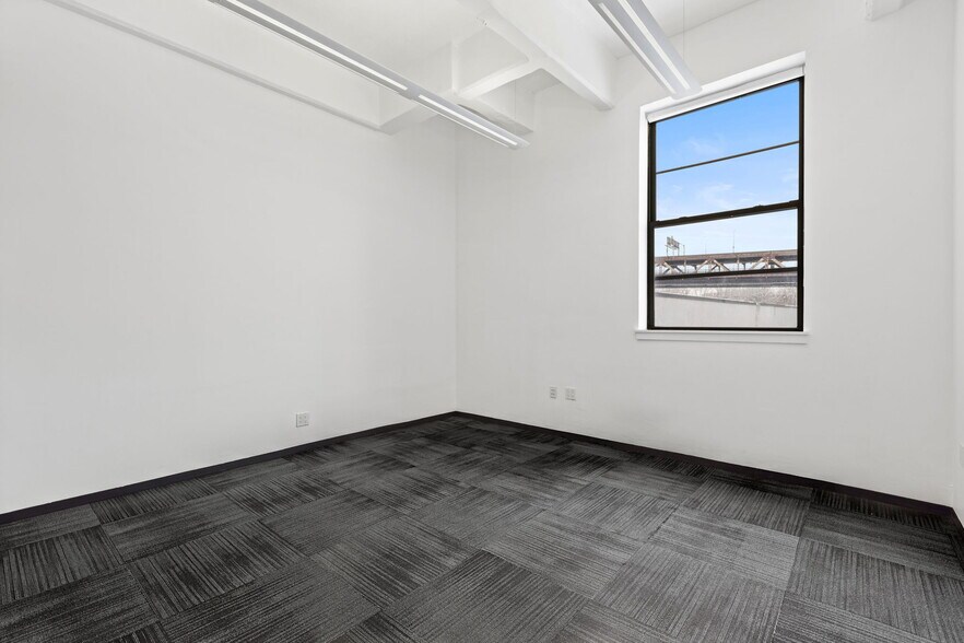 11-17 43rd Ave, Long Island City, NY à louer - Photo intérieure – Image 3 sur 22