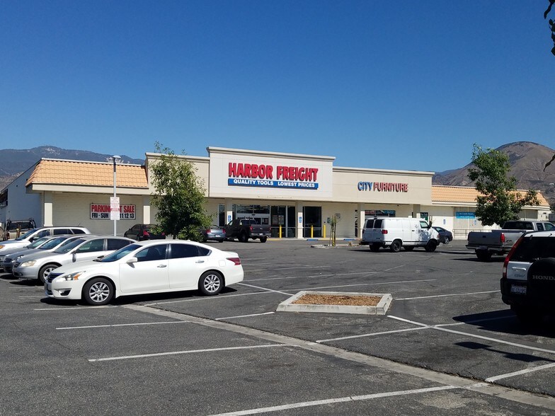 1700 E Highland Ave, San Bernardino, CA à vendre - Photo de l’immeuble – Image 3 sur 5