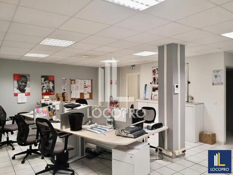 Bureau dans Marseille à louer - Photo de l’immeuble – Image 2 sur 7