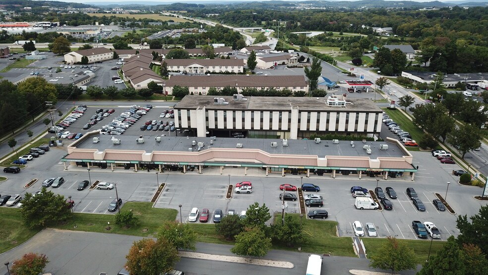 840 N Park Rd, Wyomissing, PA à louer - Photo de l’immeuble – Image 1 sur 3