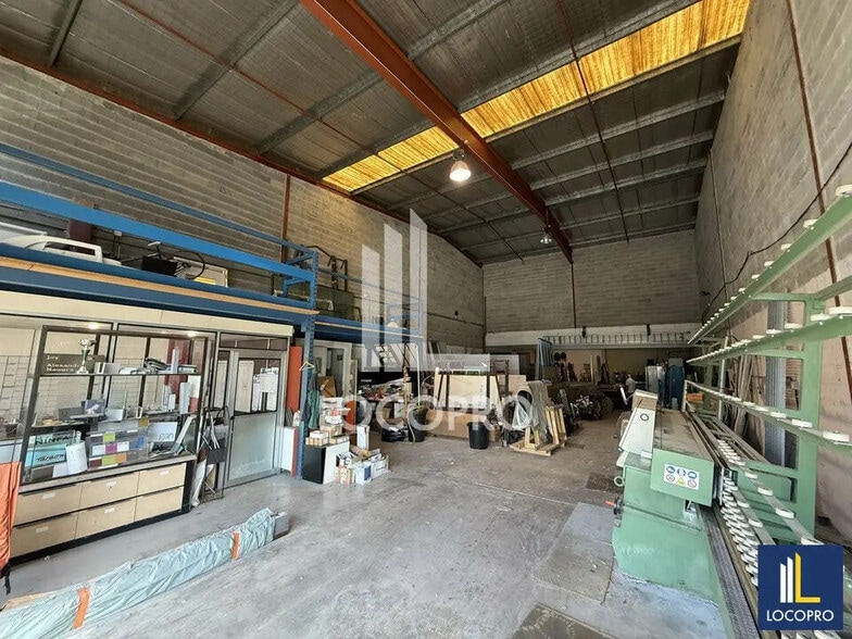 Local d’activités dans Mougins à louer - Photo de l’immeuble – Image 2 sur 11