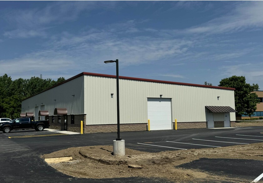 2 Lear Jet Lane, Latham, NY à louer - Photo de l’immeuble – Image 3 sur 16