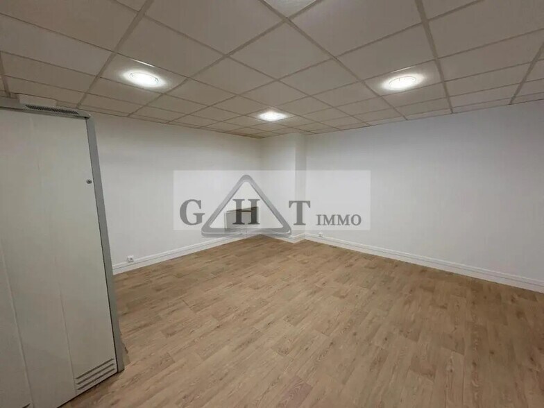 Bureau dans Saint-Mandé à vendre - Photo de l’immeuble – Image 2 sur 2