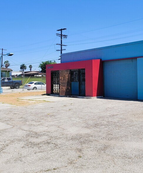 2400 W Florence Ave, Los Angeles, CA à vendre - Photo de l’immeuble – Image 2 sur 10