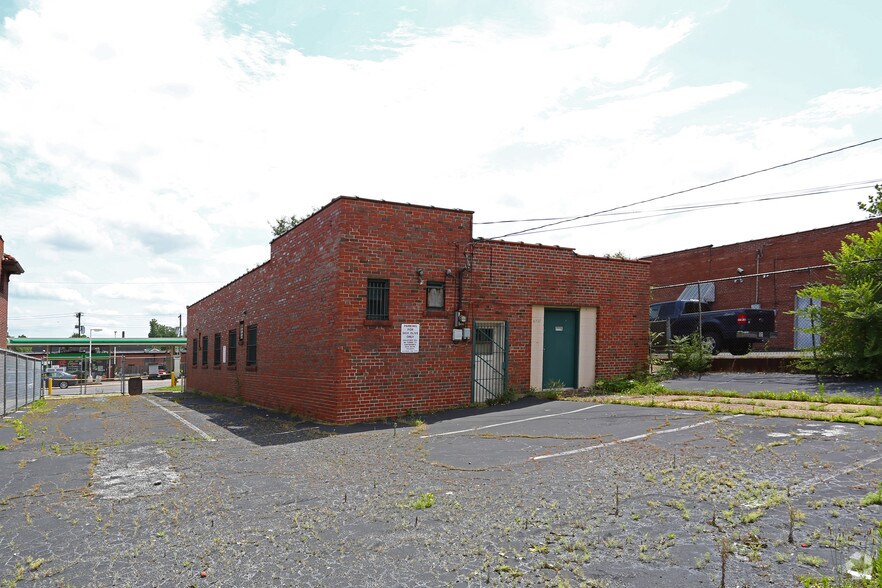 6717 Olive Blvd, Saint Louis, MO à louer - Photo de l’immeuble – Image 2 sur 2