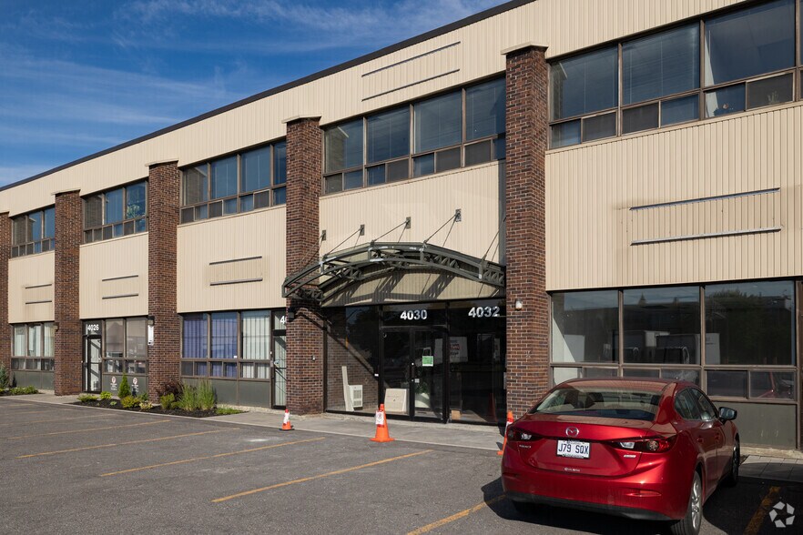 4000-4036 Boul De La Côte-Vertu, Montréal, QC à louer - Photo de l’immeuble – Image 2 sur 3