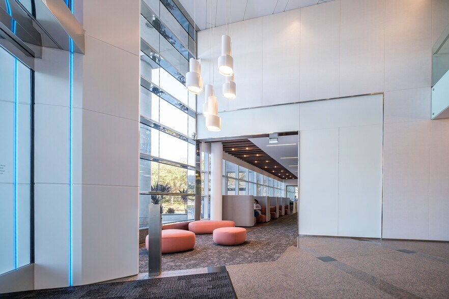 4010 W Boy Scout Blvd, Tampa, FL à louer - Hall d’entrée – Image 3 sur 6