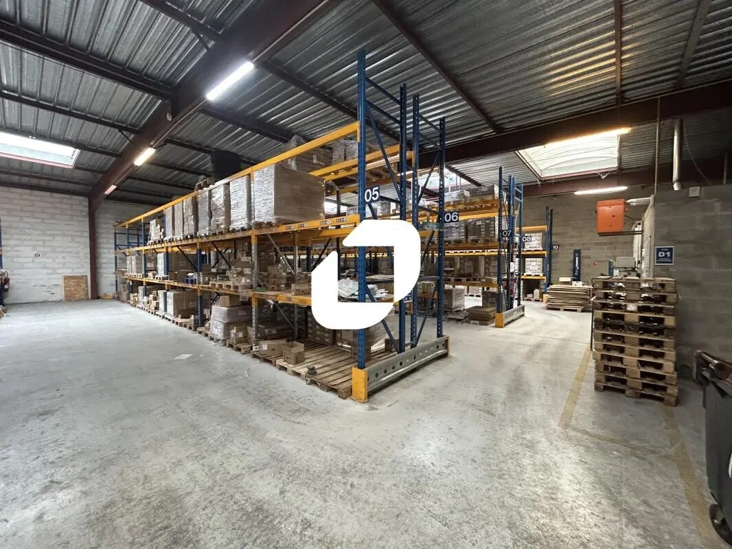 Local d’activités dans Saint-Pierre-du-Perray à louer Photo de l’immeuble– Image 1 sur 5