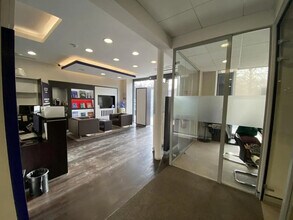 Local commercial dans Paris à louer Photo intérieure– Image 1 sur 8