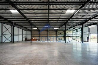 Local d’activités dans Ambérieux à louer Photo intérieure– Image 2 sur 2