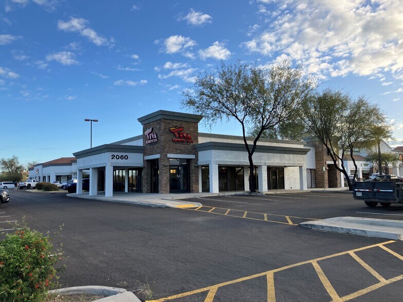 1960-2080 W River Rd, Tucson, AZ à louer - Photo de l’immeuble – Image 3 sur 3