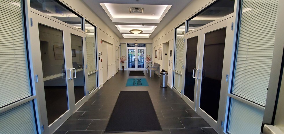 2925 Lord Baltimore Dr, Windsor Mill, MD à louer - Hall d’entrée – Image 2 sur 45