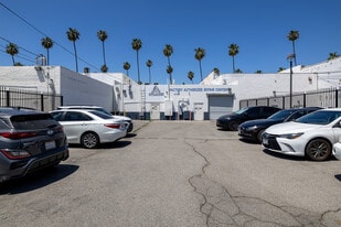 6736 Van Nuys Blvd, Van Nuys CA - Commerce
