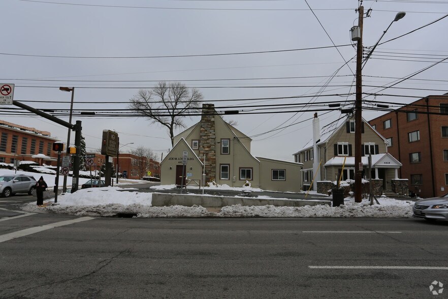 4421 East West Hwy, Bethesda, MD à louer - Photo de l’immeuble – Image 3 sur 3