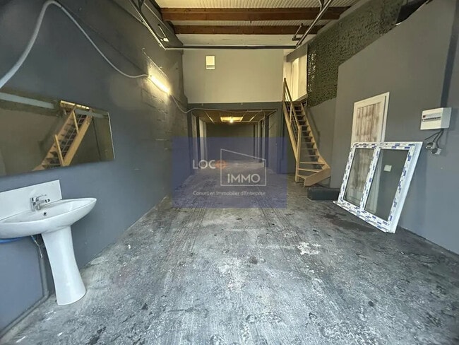 Plus de détails pour Local d'activités à louer