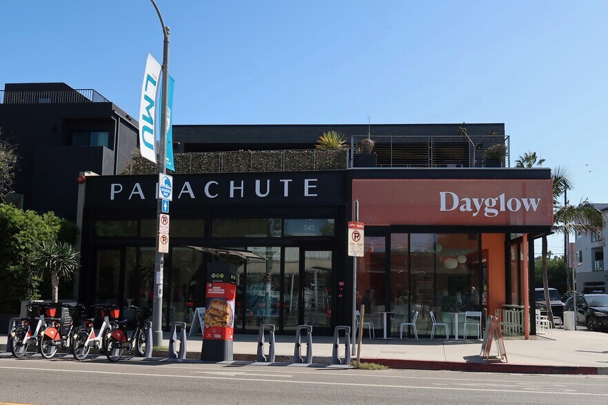 540-542 Rose Ave, Venice, CA à vendre - Photo de l’immeuble – Image 1 sur 16