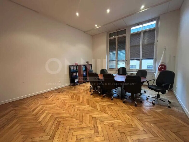Bureau dans Lyon à louer - Photo de l’immeuble – Image 2 sur 5