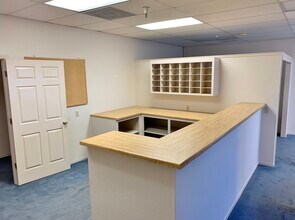 330 Tres Pinos Rd, Hollister, CA à louer Photo de l’immeuble– Image 2 sur 6