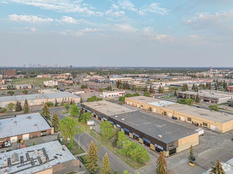 17209 108 Av NW, Edmonton, AB à louer - Aérien – Image 2 sur 5