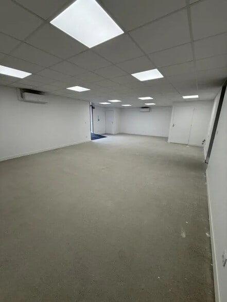 Local commercial dans Craponne à louer - Photo de l’immeuble – Image 2 sur 6