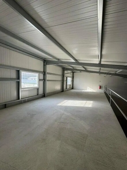 Local d’activités dans Gémenos à louer - Photo intérieure – Image 3 sur 5