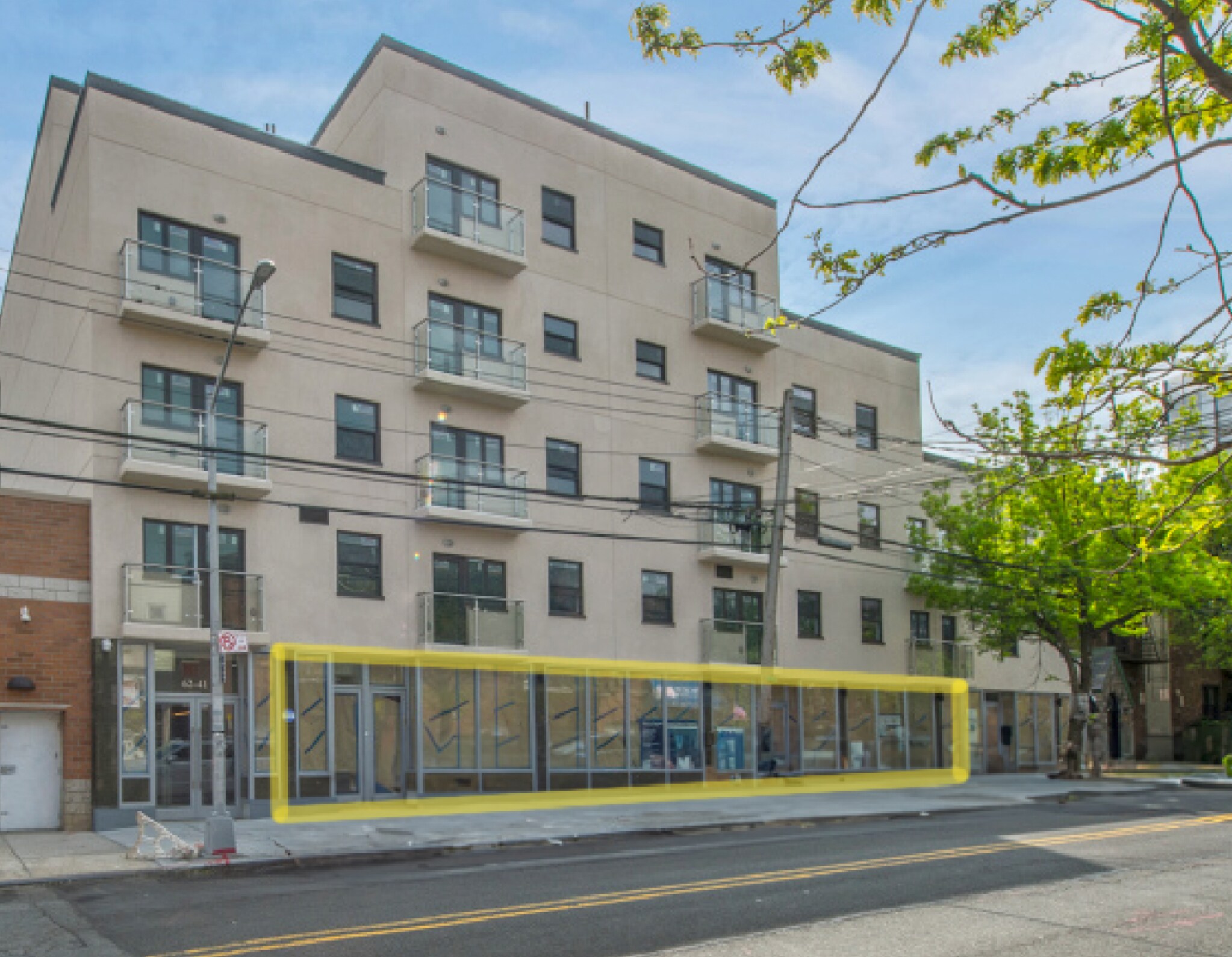62-41 Forest Ave, Flushing, NY à louer Photo de l’immeuble– Image 1 sur 6