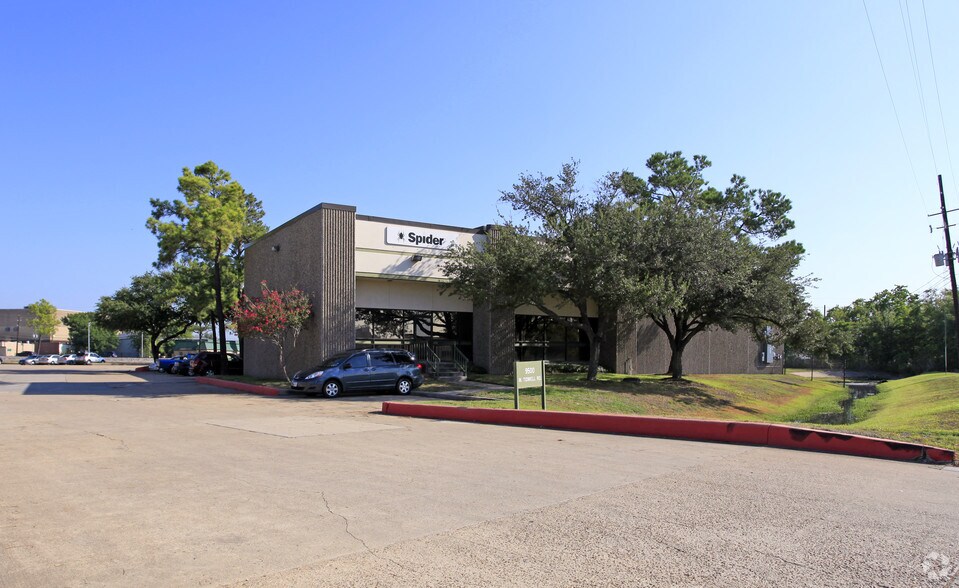 9500 W Tidwell Rd, Houston, TX à louer - Photo principale – Image 1 sur 2