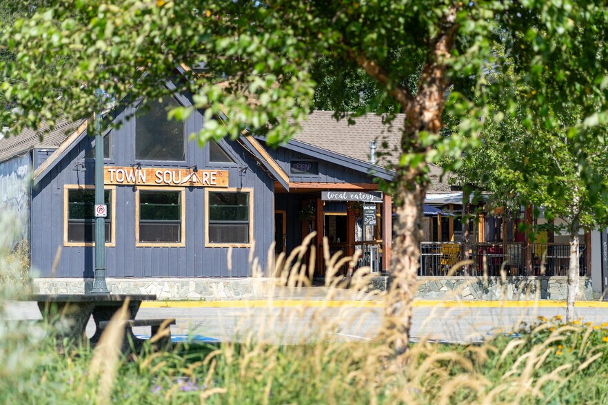 7439 Frontier St, Pemberton, BC à vendre - Photo de l’immeuble – Image 2 sur 20