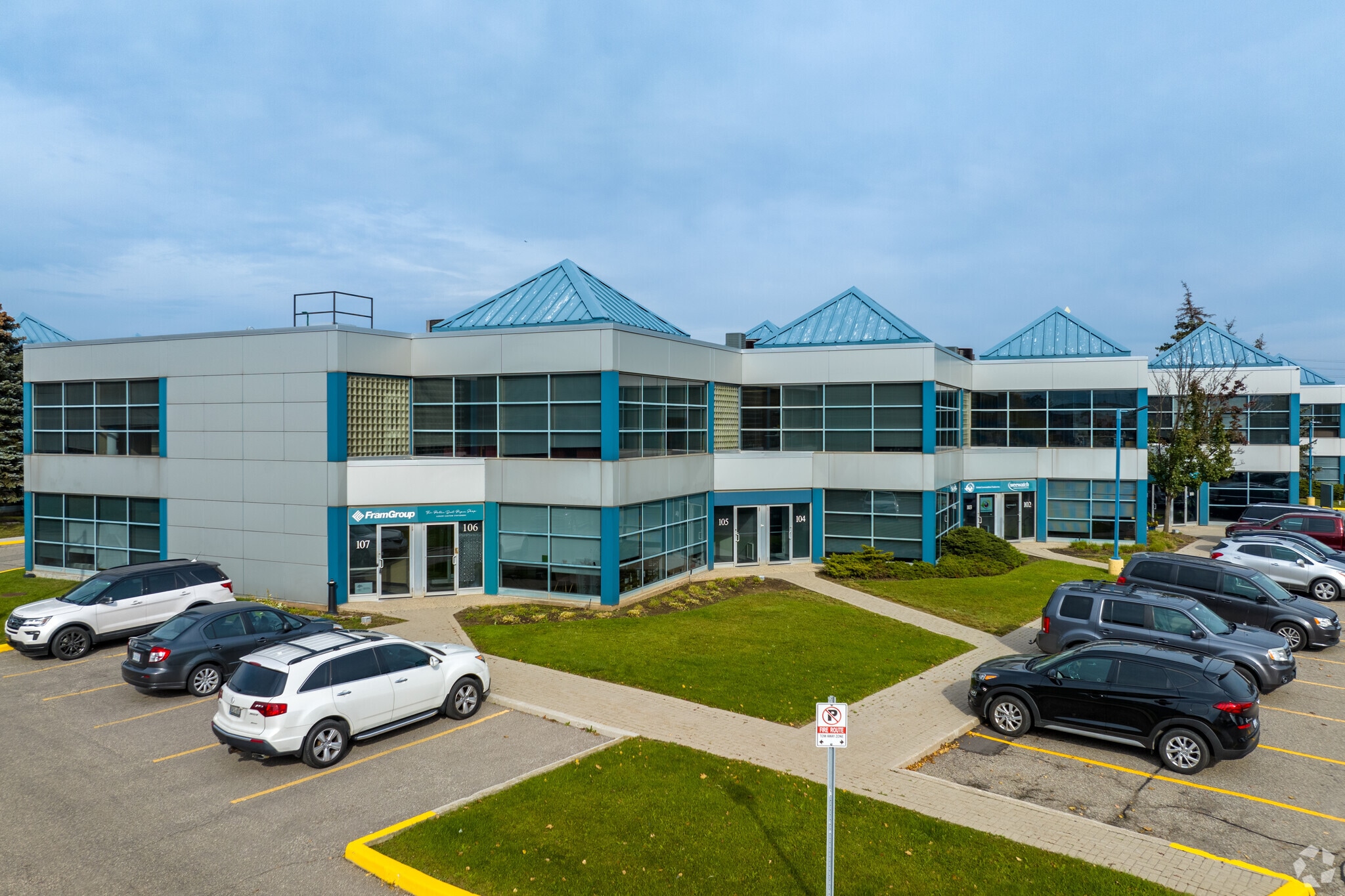 2430 Meadowpine Blvd, Mississauga, ON à louer Photo principale– Image 1 sur 5
