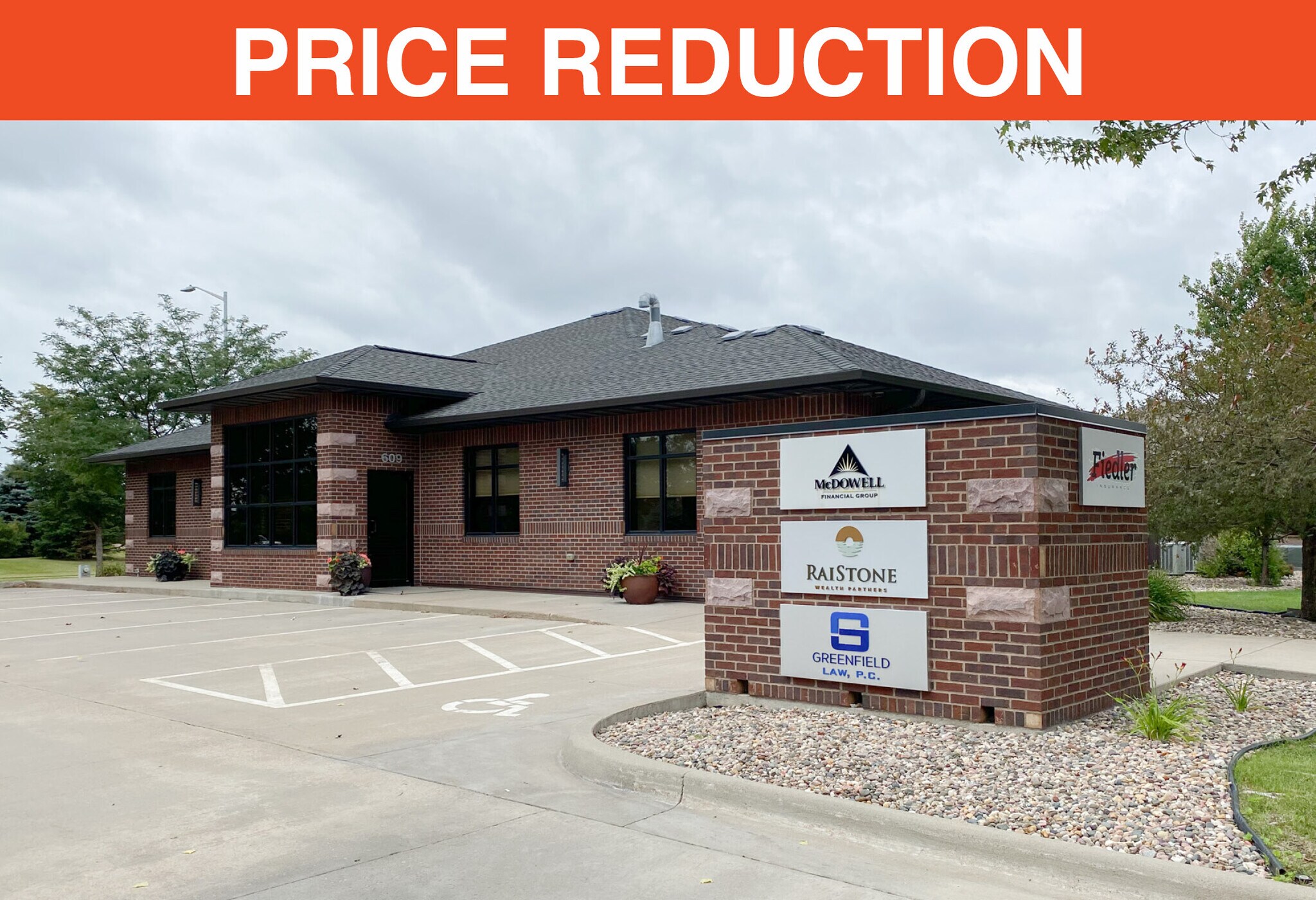 609 E Tan Tara Cir, Sioux Falls, SD à louer Photo de l’immeuble– Image 1 sur 7