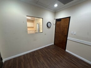 17525 Ventura Blvd, Encino, CA à louer Photo intérieure– Image 2 sur 6