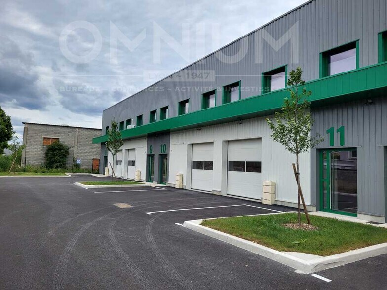 Local d’activités dans Mions à louer - Photo de l’immeuble – Image 1 sur 8