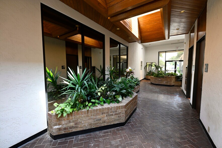 4203-4211 Gardendale St, San Antonio, TX à louer - Photo intérieure – Image 3 sur 27