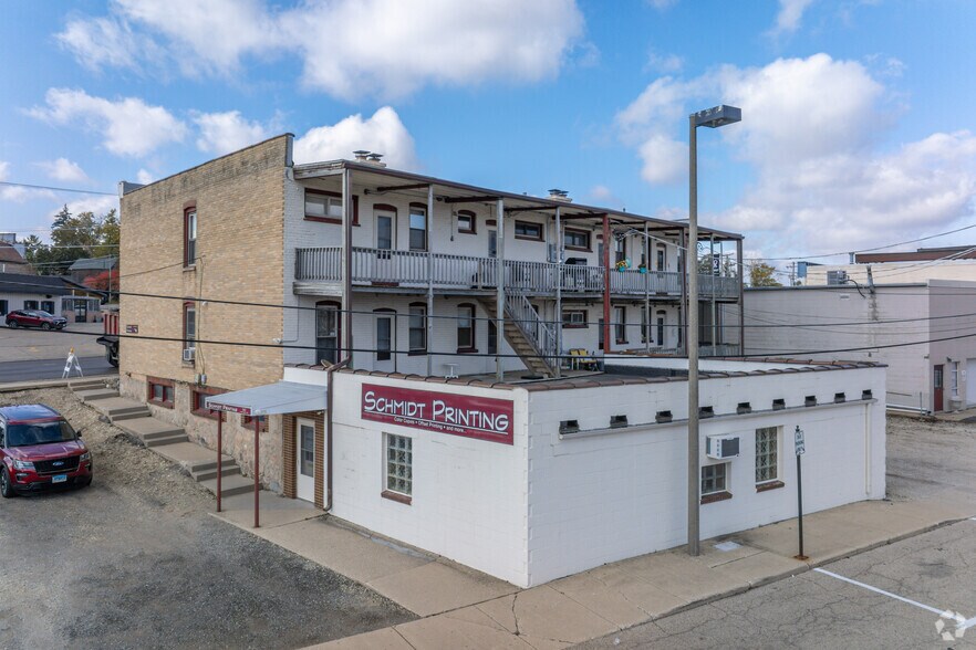 130 Washington St, Woodstock, IL à vendre - Photo de l’immeuble – Image 3 sur 9