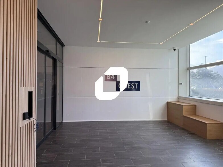 3 Avenue Raymond Chanas, Eybens à louer - Hall d’entrée – Image 3 sur 15