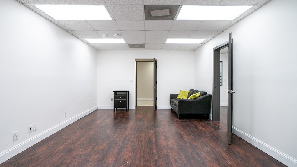 1125 NE 125th St, North Miami, FL à louer - Photo intérieure – Image 3 sur 12