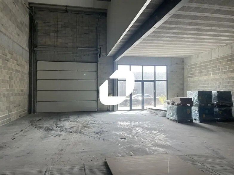 Local commercial dans SAINT-JEAN-D'ILLAC à louer - Photo de l’immeuble – Image 3 sur 9