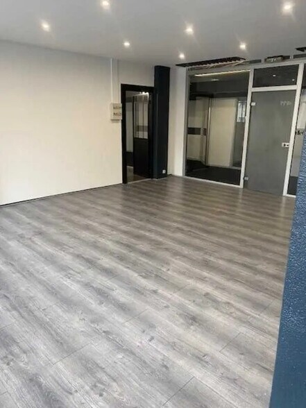 32 Rue De Paradis, Paris à louer - Photo de l’immeuble – Image 2 sur 3