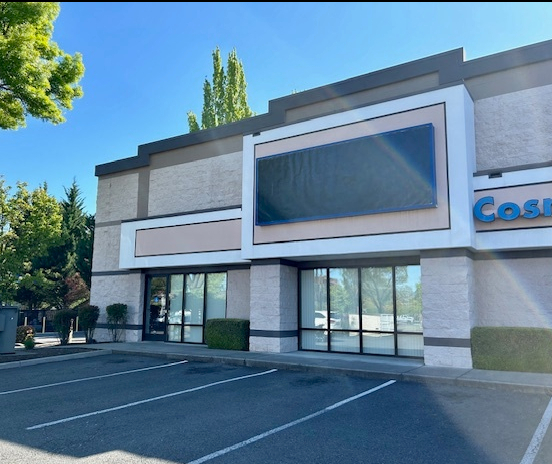 1390 Biddle Rd, Medford, OR à louer Photo de l’immeuble– Image 1 sur 10
